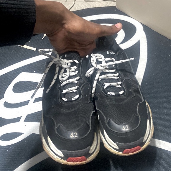 BALENCIAGA TRIPLE S - Picture 1 of 3